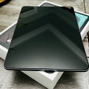 iPad Pro 11inch 256 GB WIFI in space grey! LIKE BRAND NEW !!